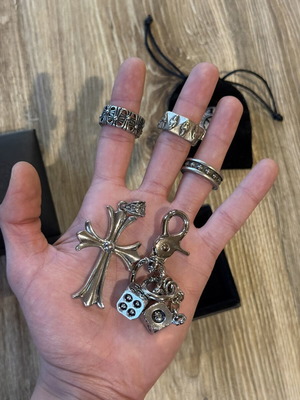 Chrome Hearts jewelry set used, Armani Jeans, gray