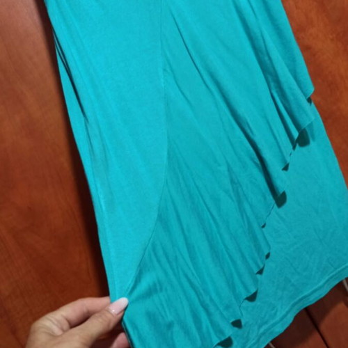 Blouse with V-neck and ruffle design, like new, turquoise