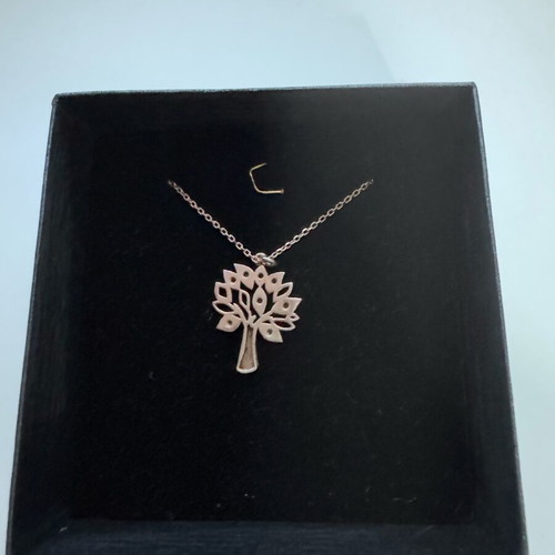 Ozzi jewelry necklace used with box