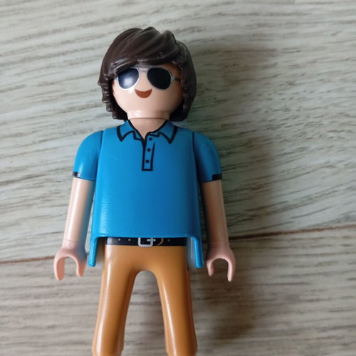 Playmobil Porsche Mission E like new, missing accessories