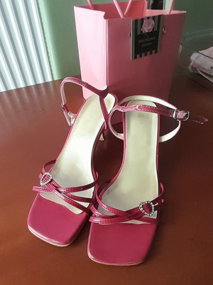 Sandals used, size 37, magenta color