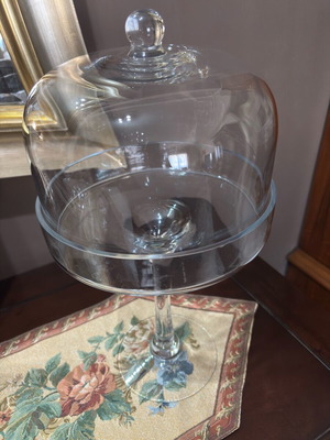 Glass cake stand like new height 0.48 and length 0.25