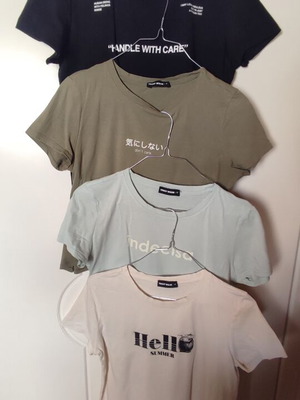 T-shirts set of 4 with prints like new, size S/M, colorful