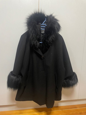 Cape with fur black like new, size M