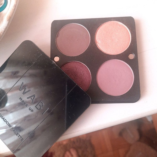 WABI Eyeshadow Palette with 4 Purple Shades like new