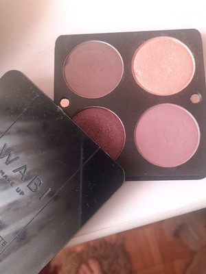 WABI Eyeshadow Palette with 4 Purple Shades like new