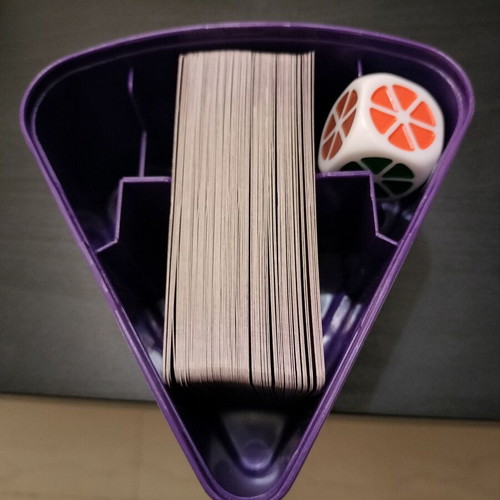 Trivial Pursuit Genius Edition 2003 σαν καινούργιο, μέγεθος τσέπης