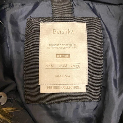 Bershka dark blue puffer jacket with fur like new
