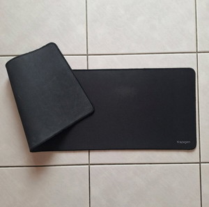 Spigen XXL Gaming Mousepad.
