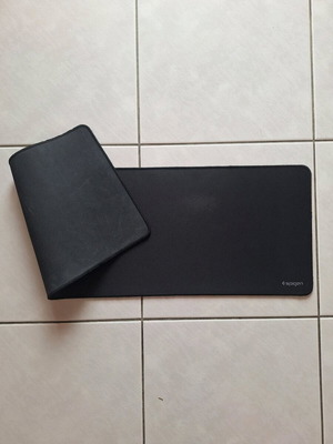 Spigen XXL Gaming Mousepad.