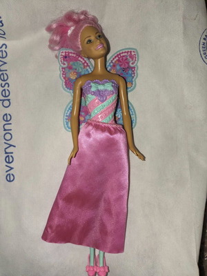 Barbie Fairytopia Candy Kindom κούκλα μεταχειρισμένη με φτερά και μακριά φούστα