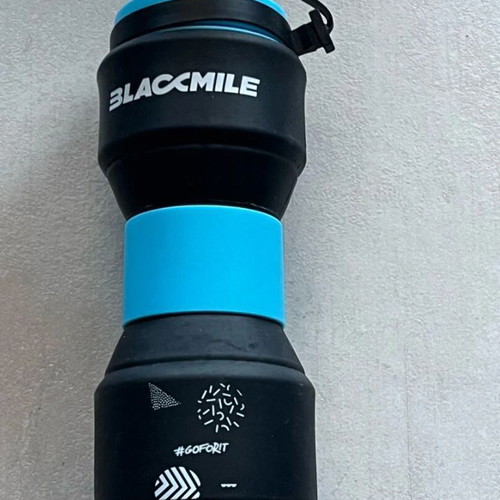 Blackmile expandable water bottle like new, black