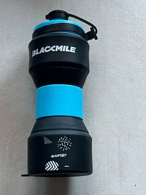 Blackmile expandable water bottle like new, black