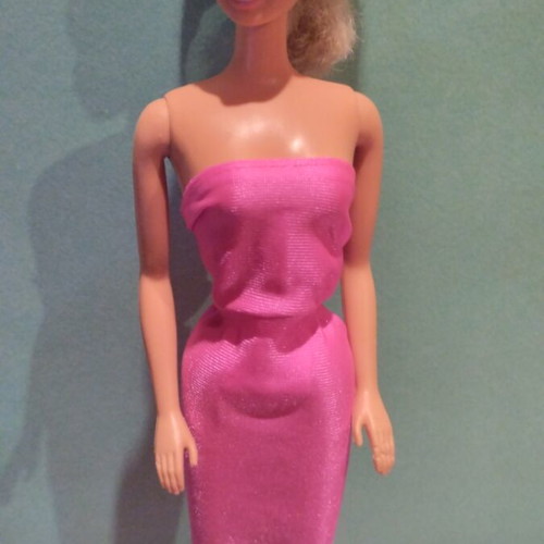 Barbie vintage Party Time doll like new with fuchsia dress and extra outfit