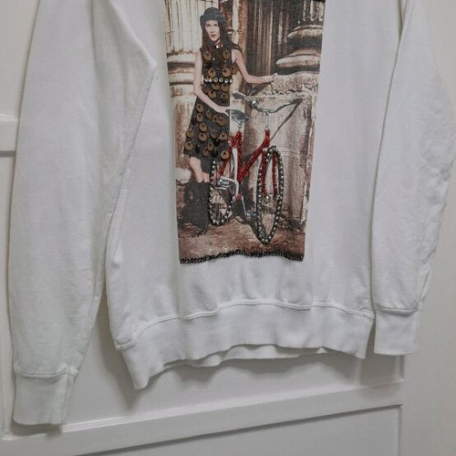 White Pink Woman sweatshirt like new with rhinestones and sequins