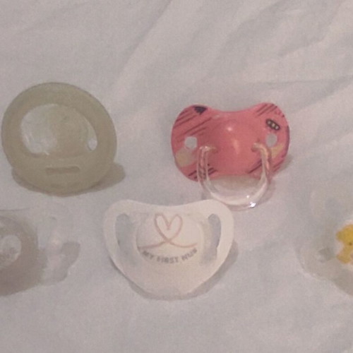 Set of pacifiers 0-6 months like new