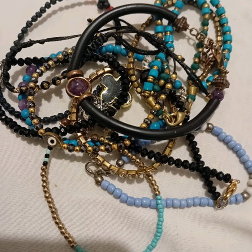 Bracelets like new, pack of 10 multicolored