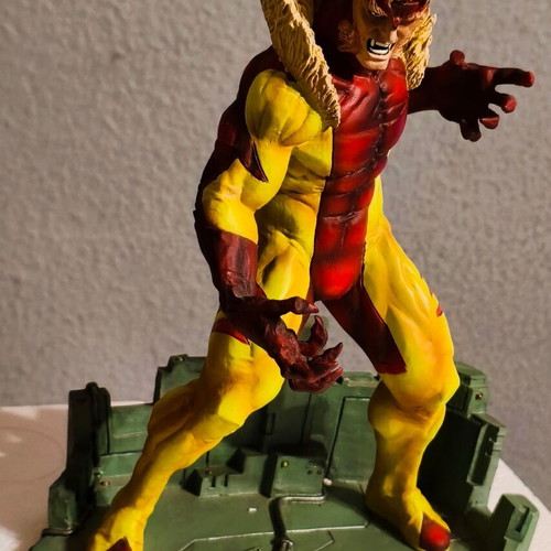 Sabretooth statue from X-Men by Marvel new