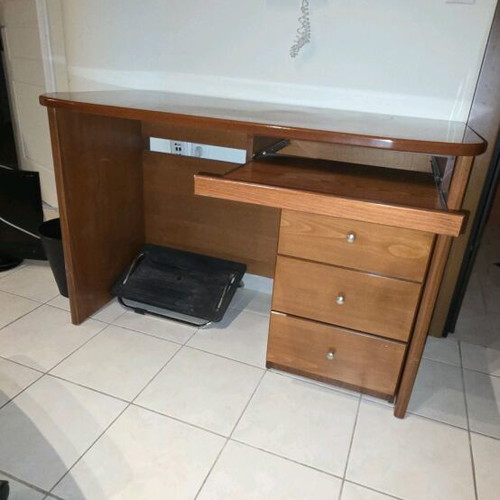 Wooden desk like new with drawer unit and keyboard mechanism