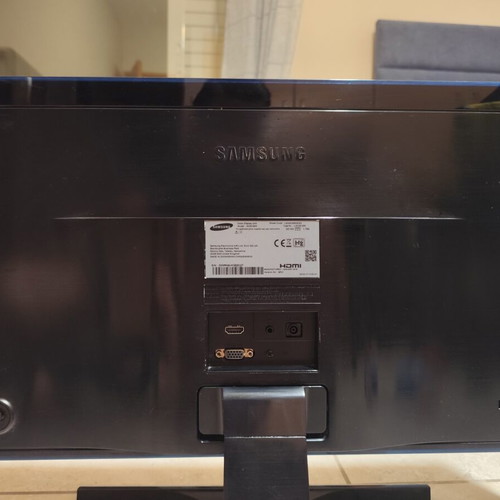 Samsung 22" Full HD Monitor S22E390H like new with speakers and power supply gift