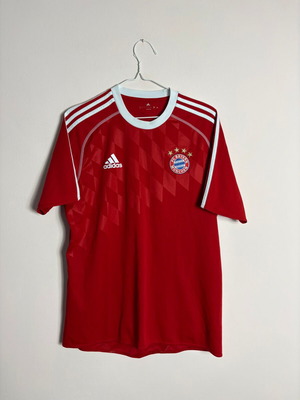 FC Bayern Munchen jersey size L Formotion