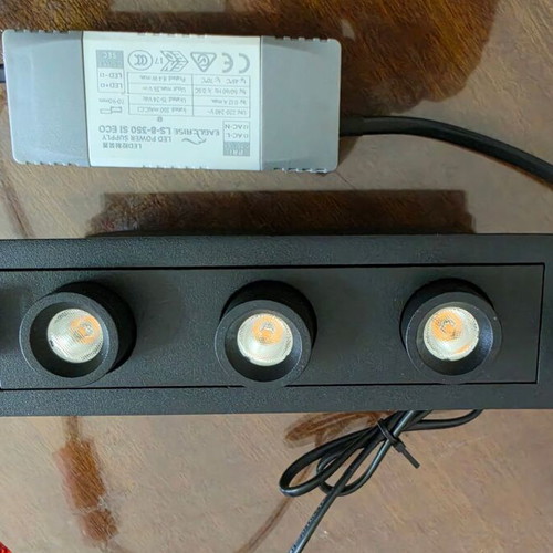 Colors Linear Lighting recessed triple LED spot, 7W, 3000K warm light, CRI>90, 3 adjustable spots