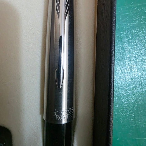 Parker Frontier fountain pen with ink gift set