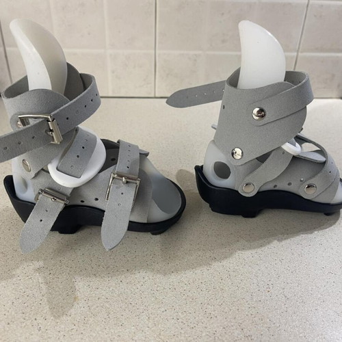 Ponseti Foot Abduction Braces like new, without bar, pair of 2 sizes