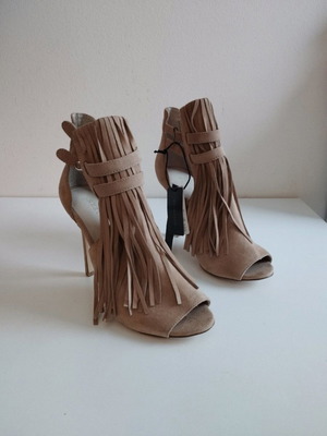 Παπούτσια γυναικεία πέδιλα δερμάτινα Reserved νούμερο 38 καινούργια μπεζ