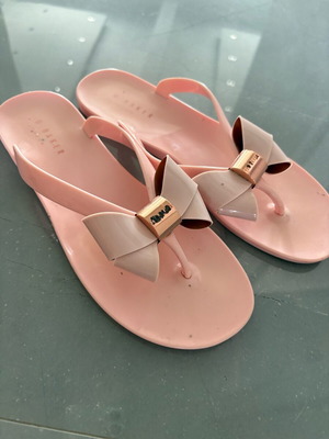 παντόφλες σαγιονάρες ted baker ροζ απαλό 39