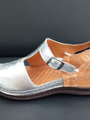 Silver leather platform sandals with anatomical insole, size 37