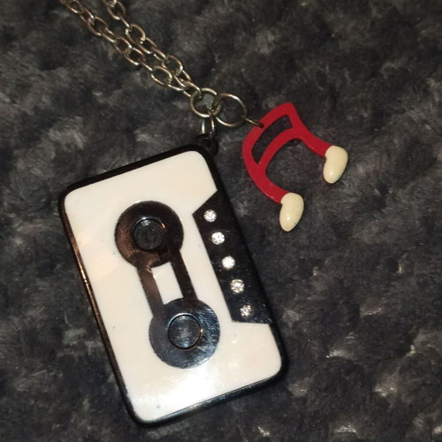Cassette necklace with note pendant