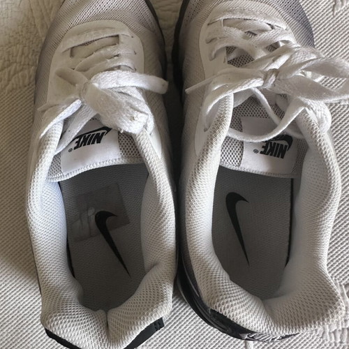 Nike athletic shoes used, size 40, black and white
