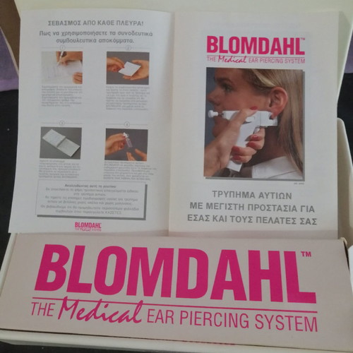 Ear piercing machine used with 2 replacement needles