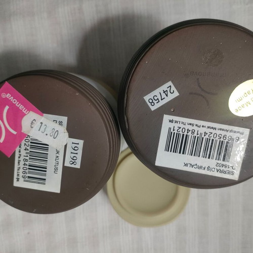 Bathroom set of 3 pieces like new, ceramic, porcelain and plastic