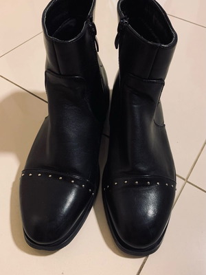 Black ankle boots like new with studs and zipper