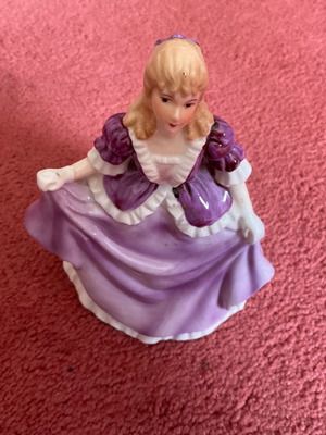 Fine Bone China Figurine Leonardo Collection in Excellent Condition