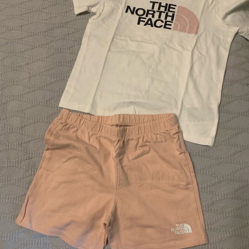 The North Face sports set like new, size 5T, 3 pieces, multicolor