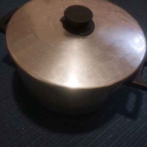 Pyramis stainless steel pot like new, 18/10 inox with handles