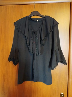 Shirt with lace collar and 3/4 sleeves like new, black, size M