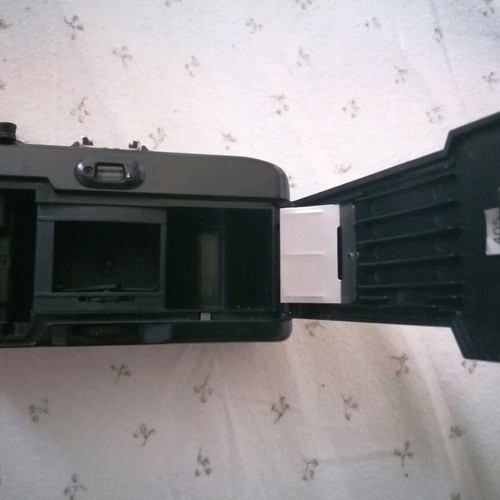Vivitar T100 film camera used, 35 mm, focus-free