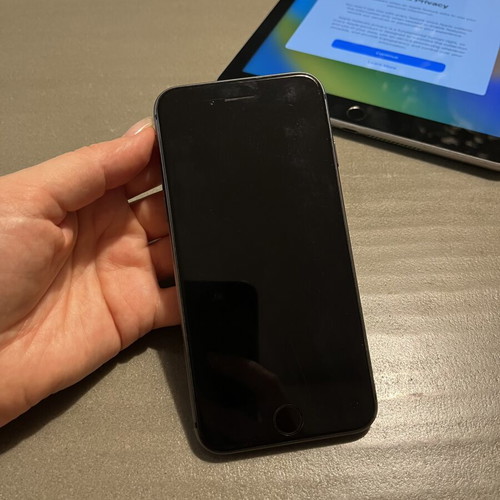 iPhone 8 64GB like new, black, iOS 16.7.10