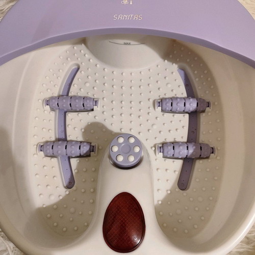 Sanitas spa foot bath like new with 3 attachments and 3 functions