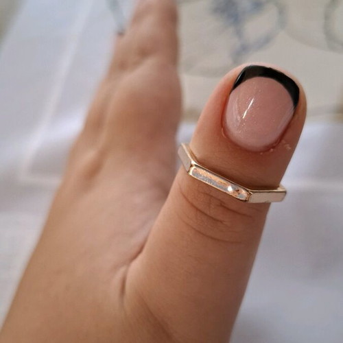 Hexagonal women's ring like new, gold color, size 19 or 20