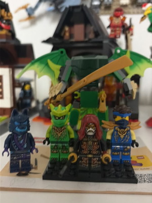 Lego Ninjago Dragon Form Lloyd like new, minifigures included
