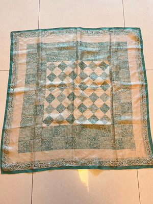 Echo scarf used with wear