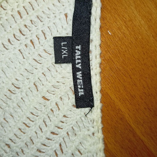 Teyli knitted top like new, white