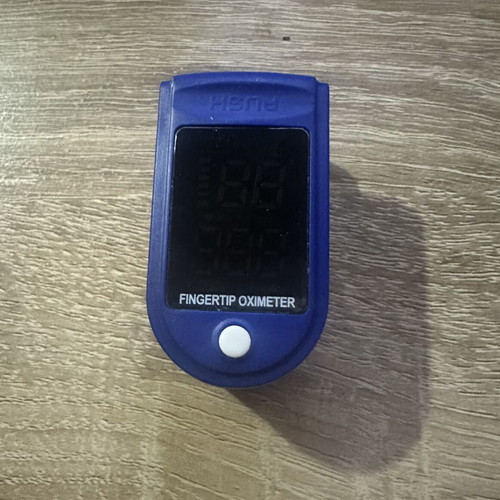 Digital fingertip pulse oximeter for oxygen and pulse measurement