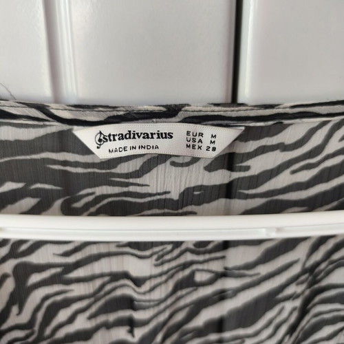 Stradivarius mini dress like new with animal print and ruffles