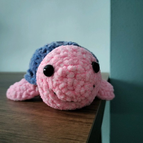 Handmade knitted turtle like new, 16 cm long
